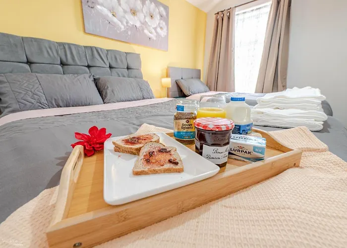 Cheerful 4 Bedrooms Home 8 Mn To Train Station