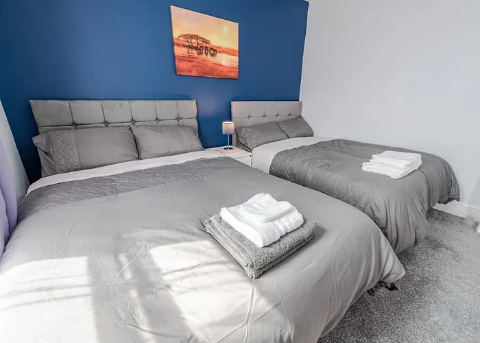 Cheerful 4 Bedrooms Home 8 Mn To Train Station
