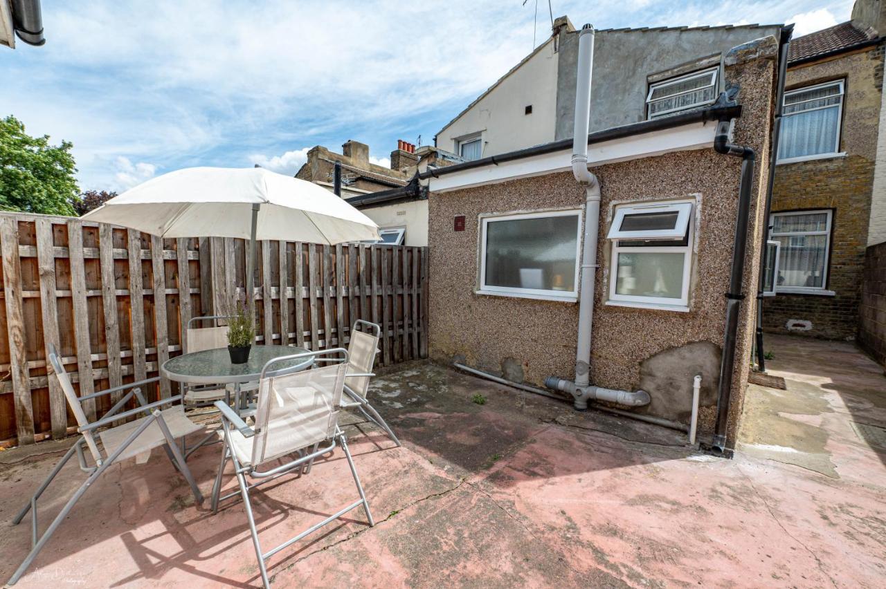 Cheerful 4 Bedrooms 8 Mn To Train Station * Plumstead (Greater London)