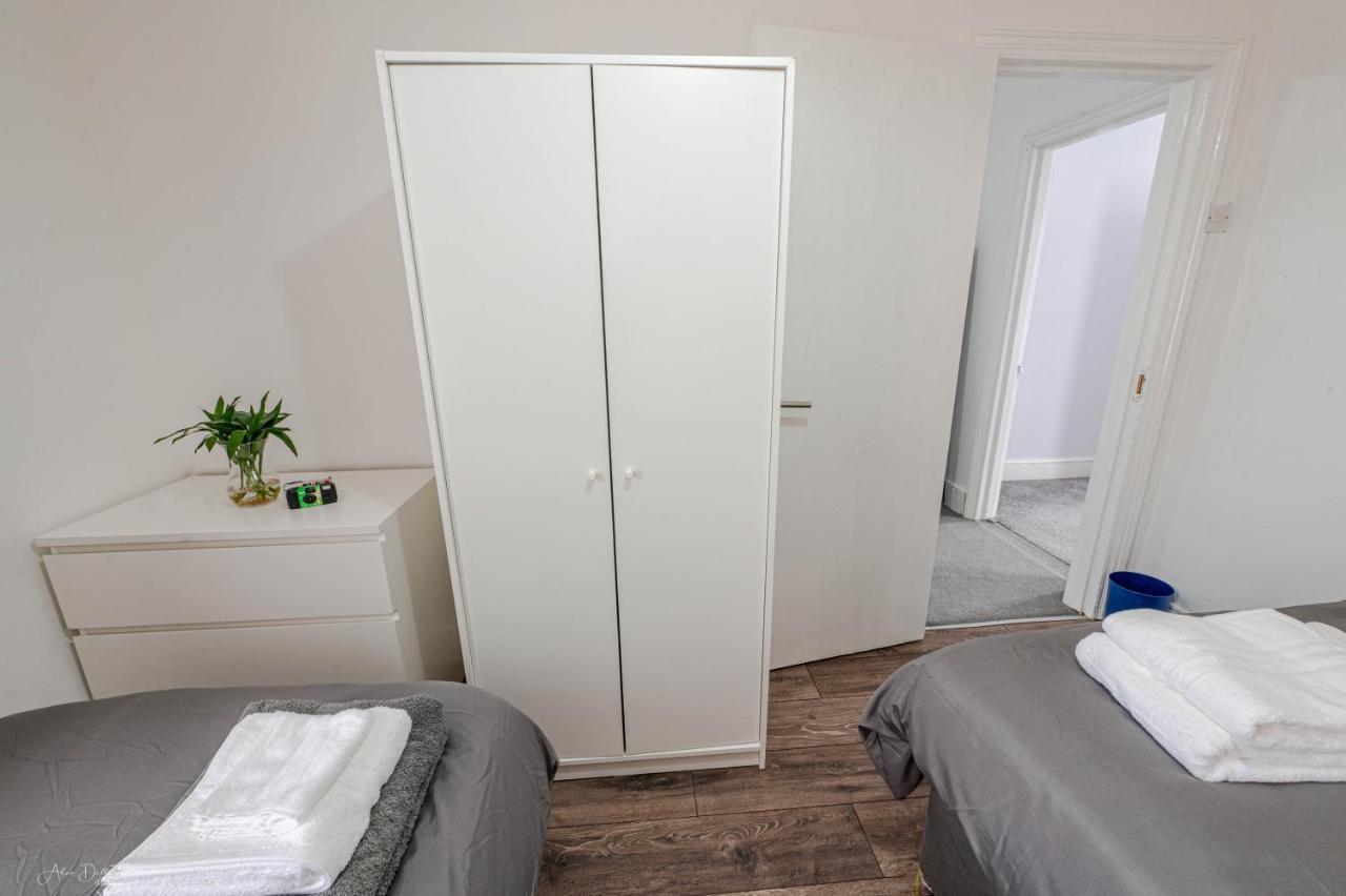 Cheerful 4 Bedrooms 8 Mn To Train Station * Plumstead (Greater London)
