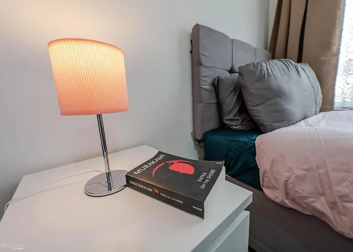 Cheerful 4 Bedrooms Home 8 Mn To Train Station