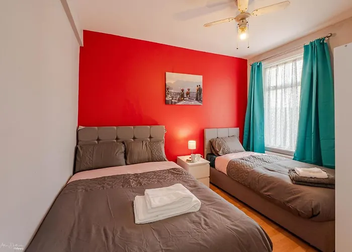 Cheerful 4 Bedrooms Home 8 Mn To Train Station