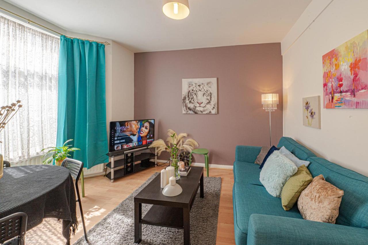 Cheerful 4 Bedrooms 8 Mn To Train Station