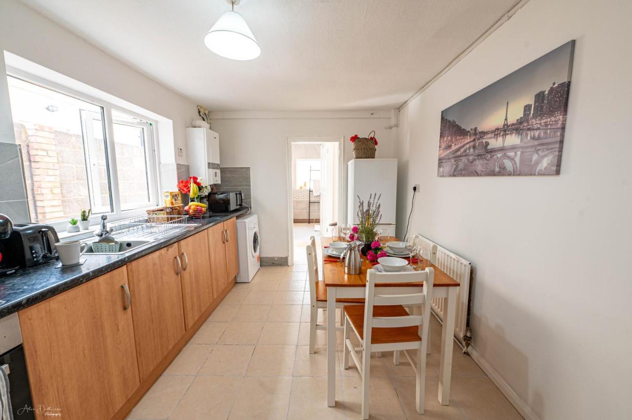 Holiday home Cheerful 4 Bedrooms 8 Mn To Train Station