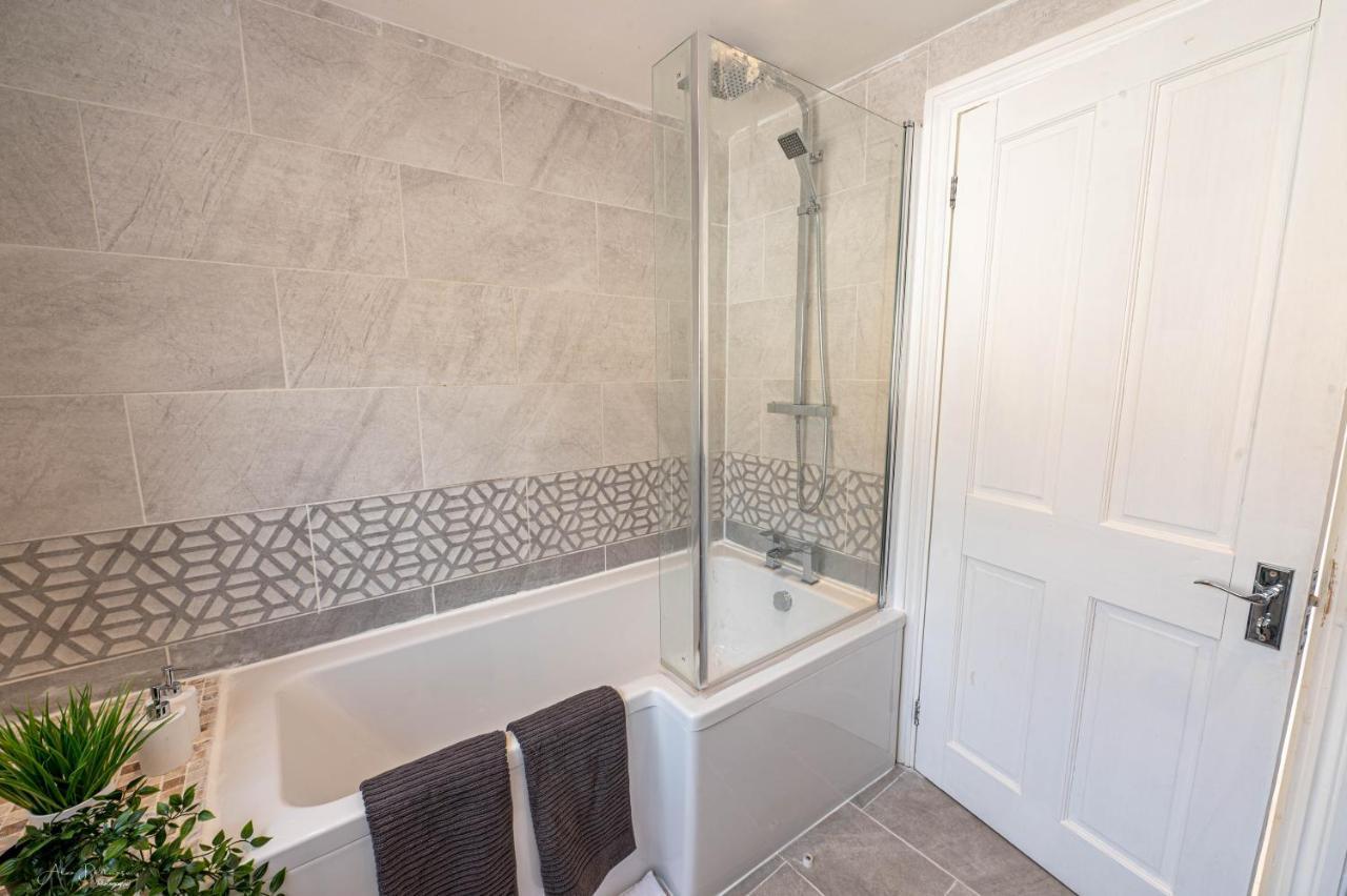 Cheerful 4 Bedrooms 8 Mn To Train Station