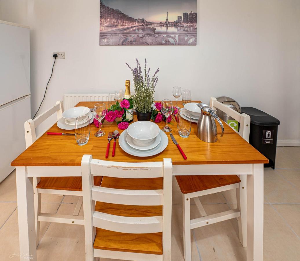 Cheerful 4 Bedrooms 8 Mn To Train Station *