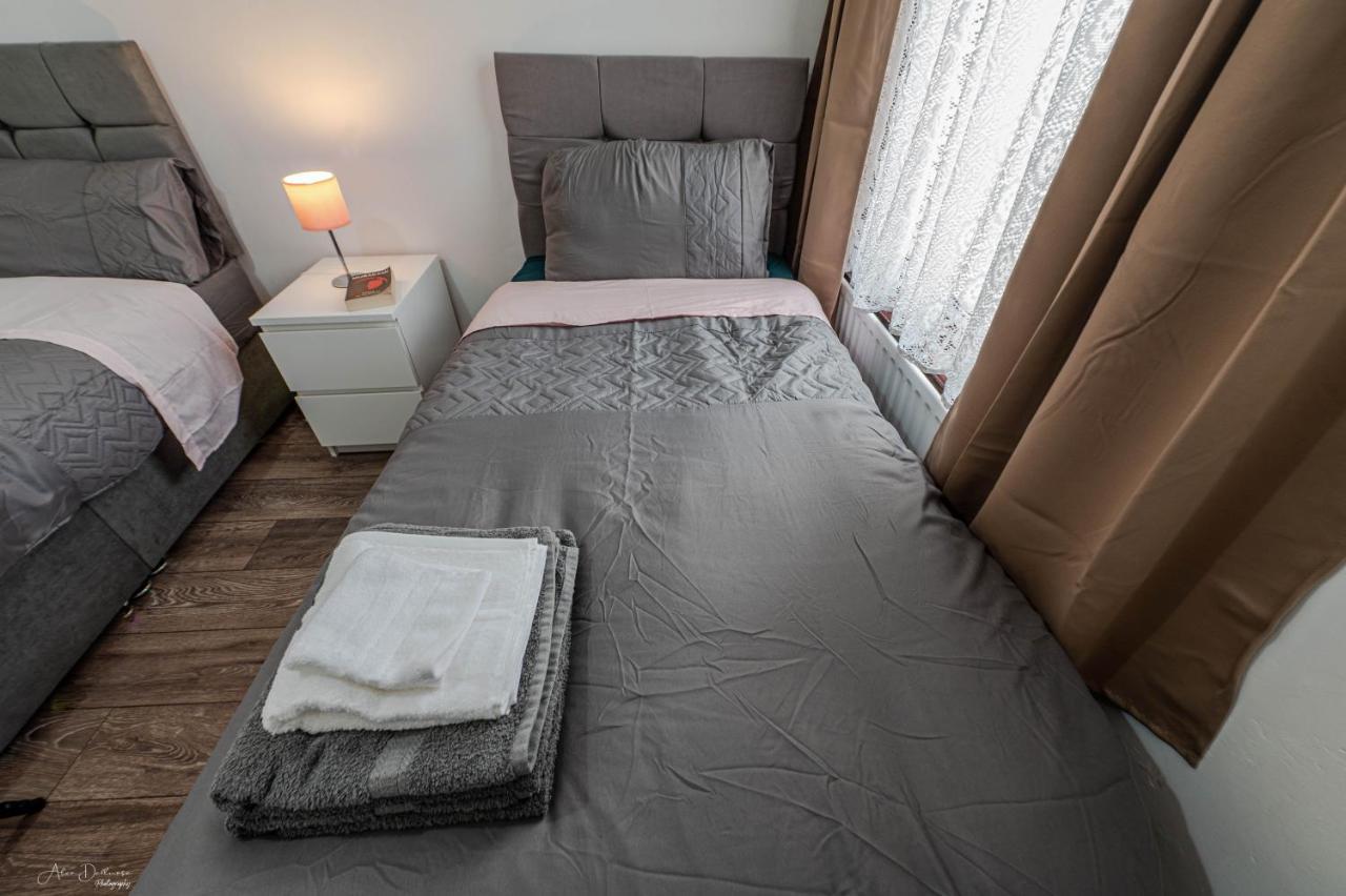 Holiday home Cheerful 4 Bedrooms 8 Mn To Train Station Plumstead (Greater London)