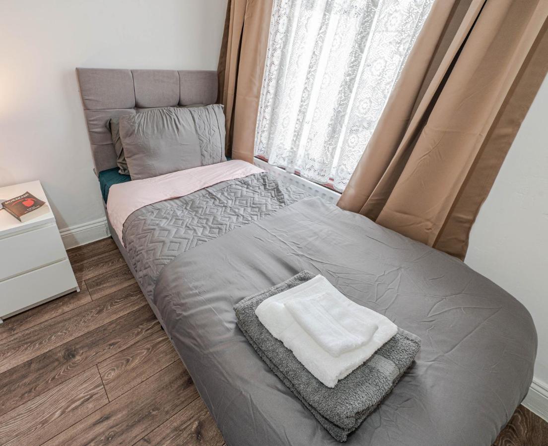 Holiday home Cheerful 4 Bedrooms 8 Mn To Train Station *